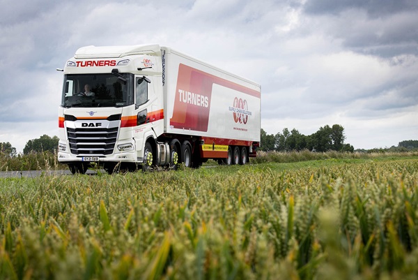 Turners tops 1,000 DAF three-axle ‘FTP’ tractor deliveries