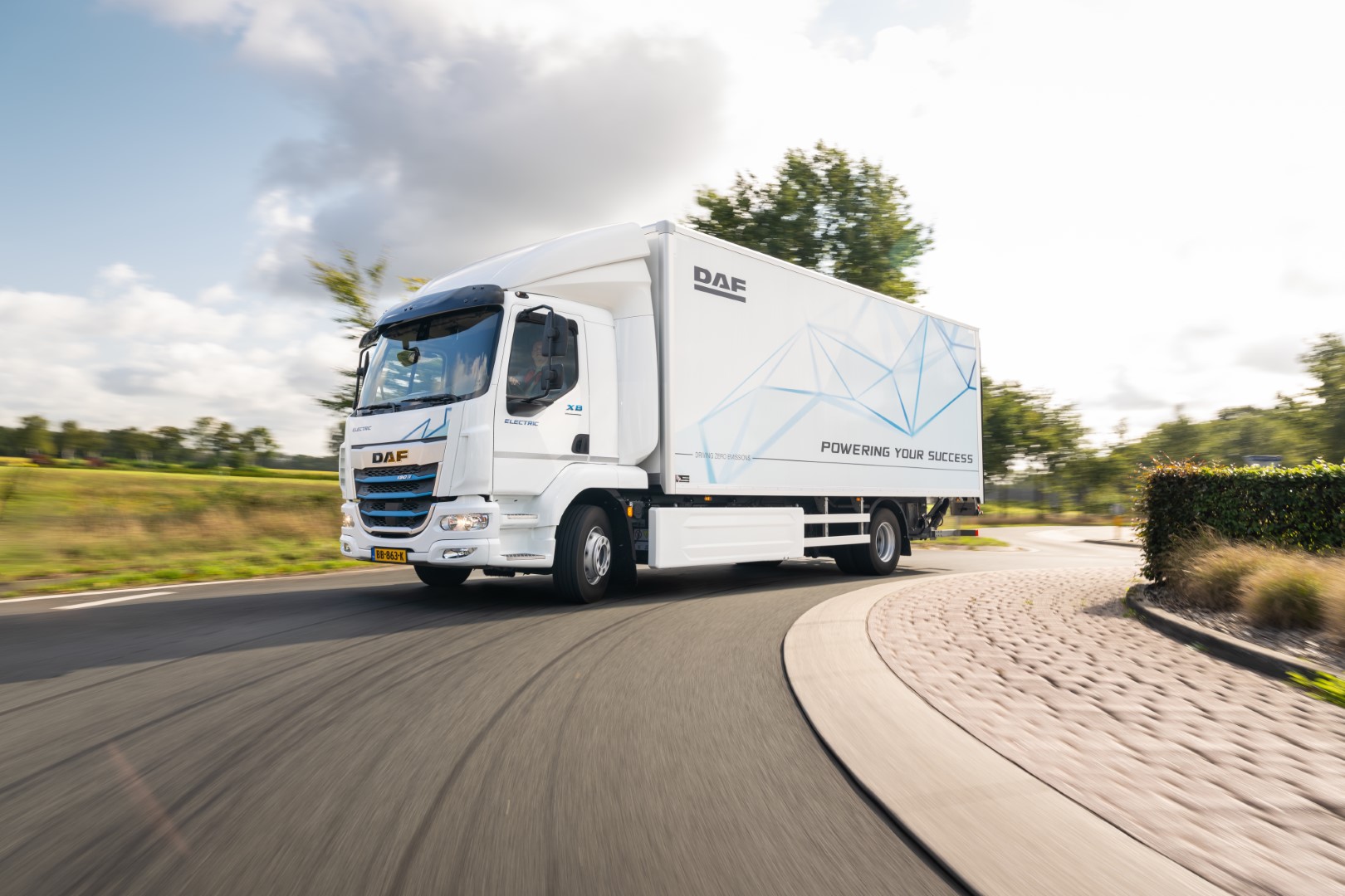 02-DAF-XB-series-awarded-in-Czech-Republic-and-Slovakia